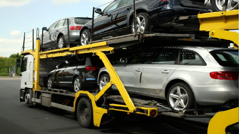 Moving? Four Reasons to Hire Car Transport Companies in El Paso, TX