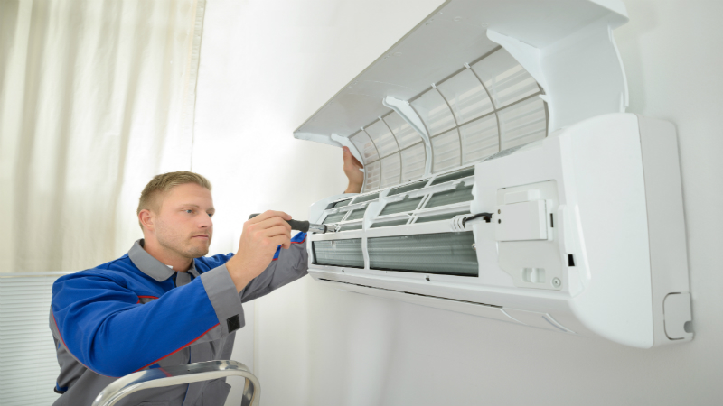 Don’t Ignore These Signs That You Need AC Service in Freeport!