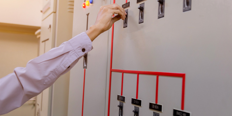 Why You Should Hire a Professional Electrician in Davie, FL